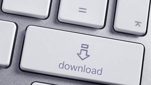 Eine Computer Tastatur. Auf der Taste, wo normalerweise "Enter" draufsteht, steht "Download"